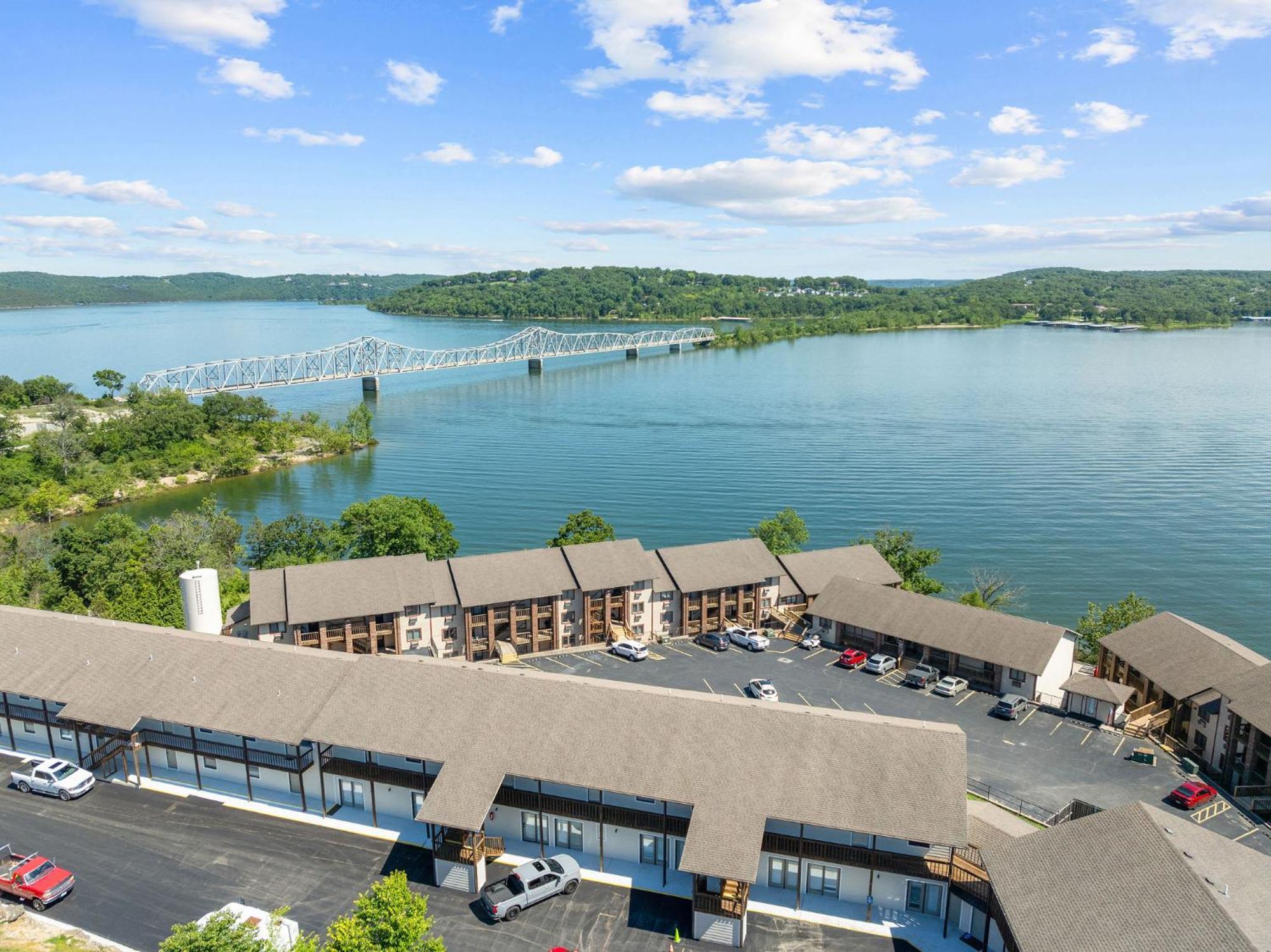 Oasis On Table Rock * Kimberling City